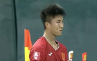 廣州隊(duì)舊將張志雄進(jìn)球后展廣州、銅梁龍隊(duì)徽，情義雙全。
