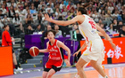 中國女籃敗北，張子宇17+9難救局！全隊情緒低落。